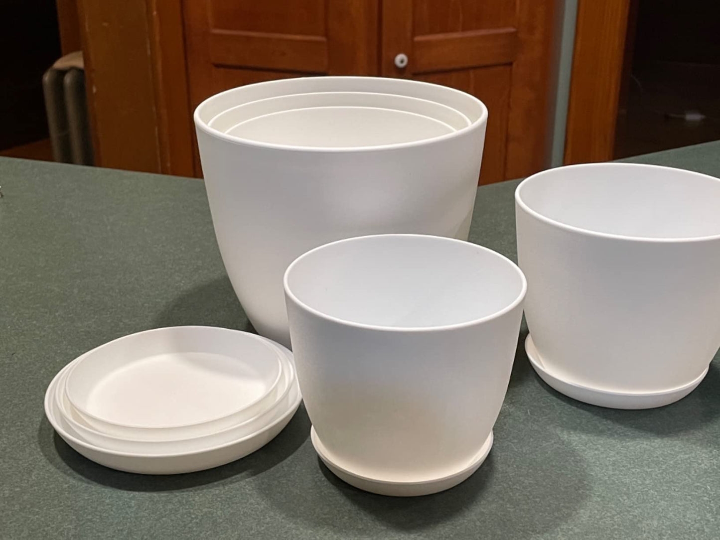 Fireegg Flower Pots, 5 Pack Indoor Plant Pots with Drainage Holes and Saucers, Plastic Planters for Houseplants, Succulents, Herbs, Flowers, Modern Plant Pots for Home Office Garden